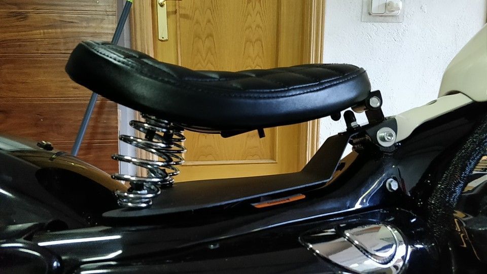 ショベルローライダーで使用 シングルシート　ソロシート ショベルローライダーで使用 シングルシート ソロシート