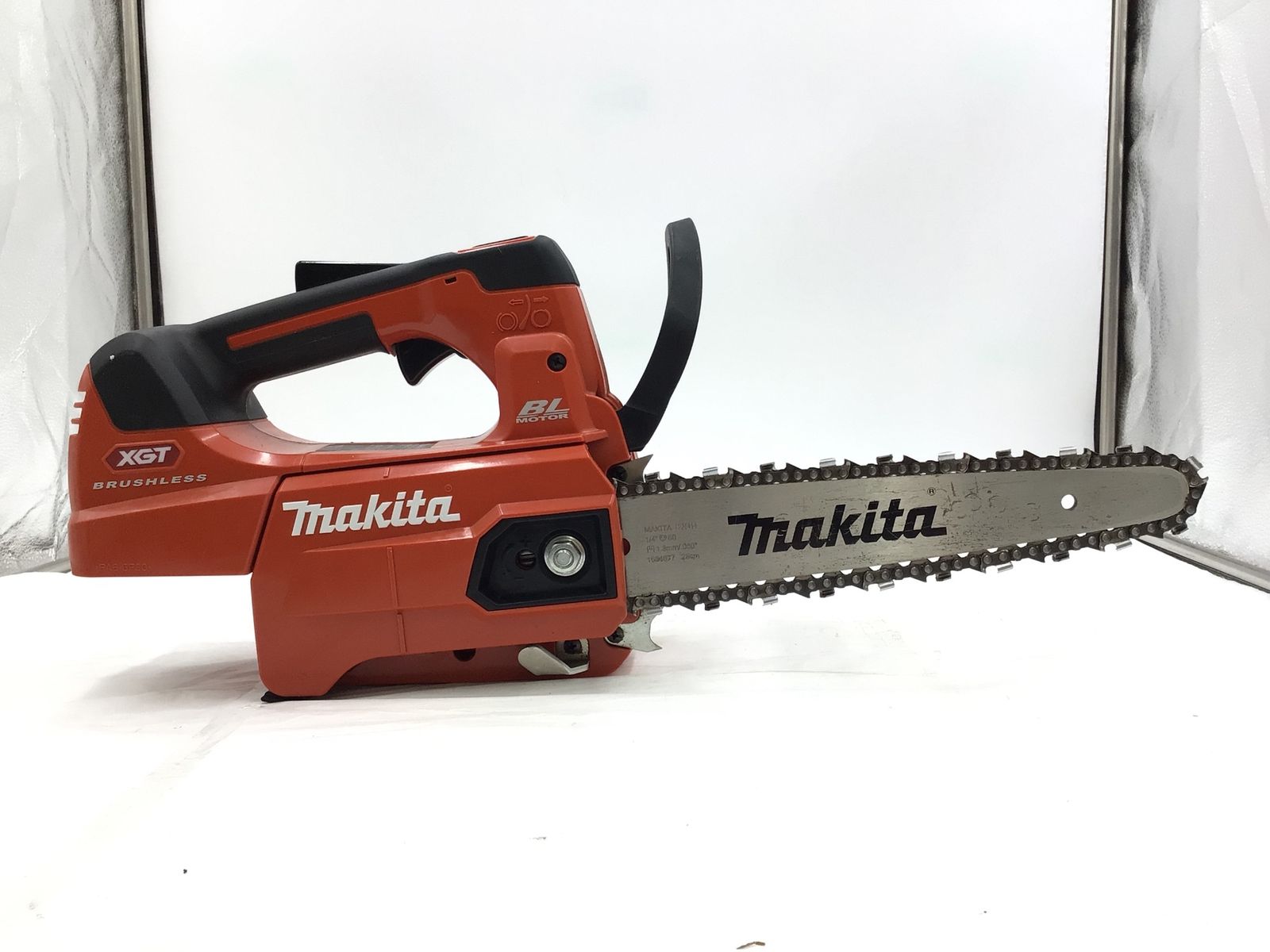 40Vmax充電式チェーンソー MUC008GZR