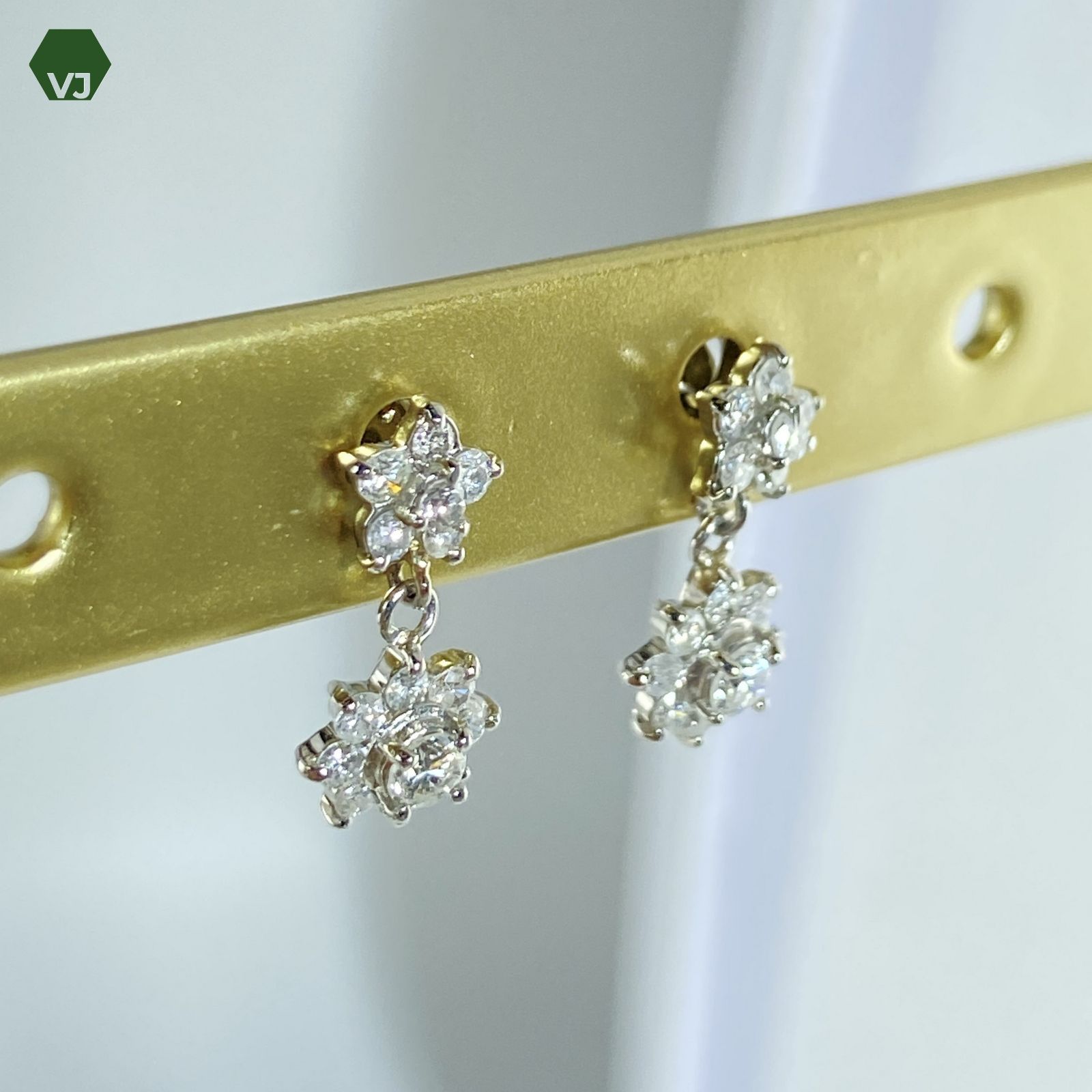 25‐02】ダイヤモンド ピアス D0.7ct 【中古】【PT900】☆By vivid-J 