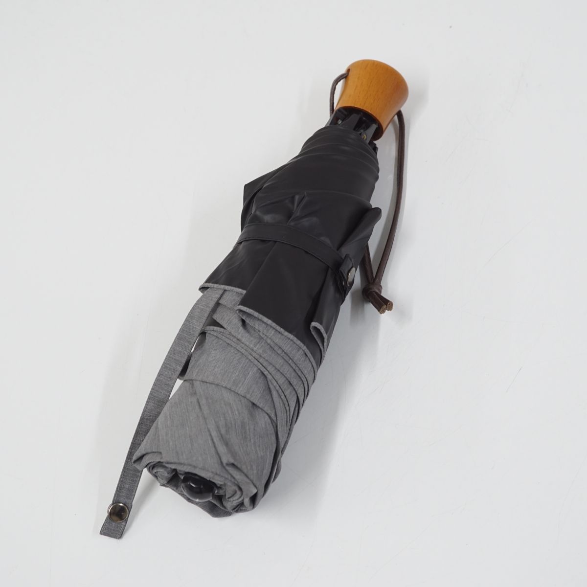 サンバリア100 完全遮光折日傘 USED美品 3段折 フロストグレー UV 遮熱 