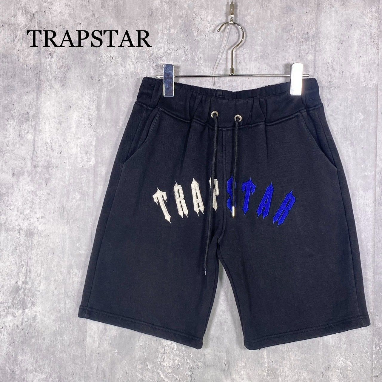 TRAPSTAR』トラップスター (M) フロント アーチロゴ ショート