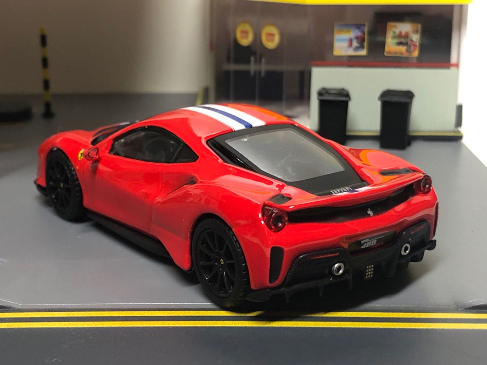 burago 1/43 フェラーリ 488ピスタ Red Ferrari - メルカリ