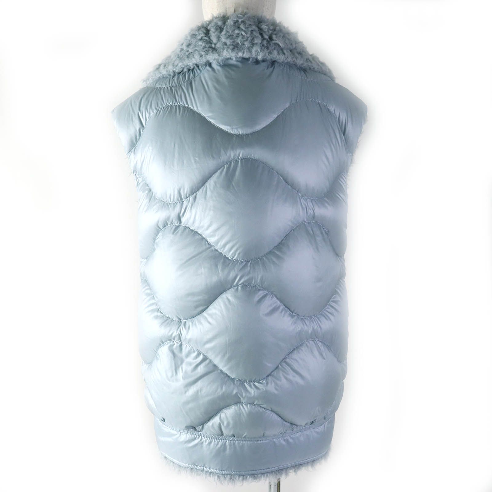 極美品△MONCLER モンクレール 22-23AW ACHARD VEST エコファー フード・ロゴワッペン付き リバーシブル ダウンベスト  ライトブルー 00 正規品 レディース - メルカリ