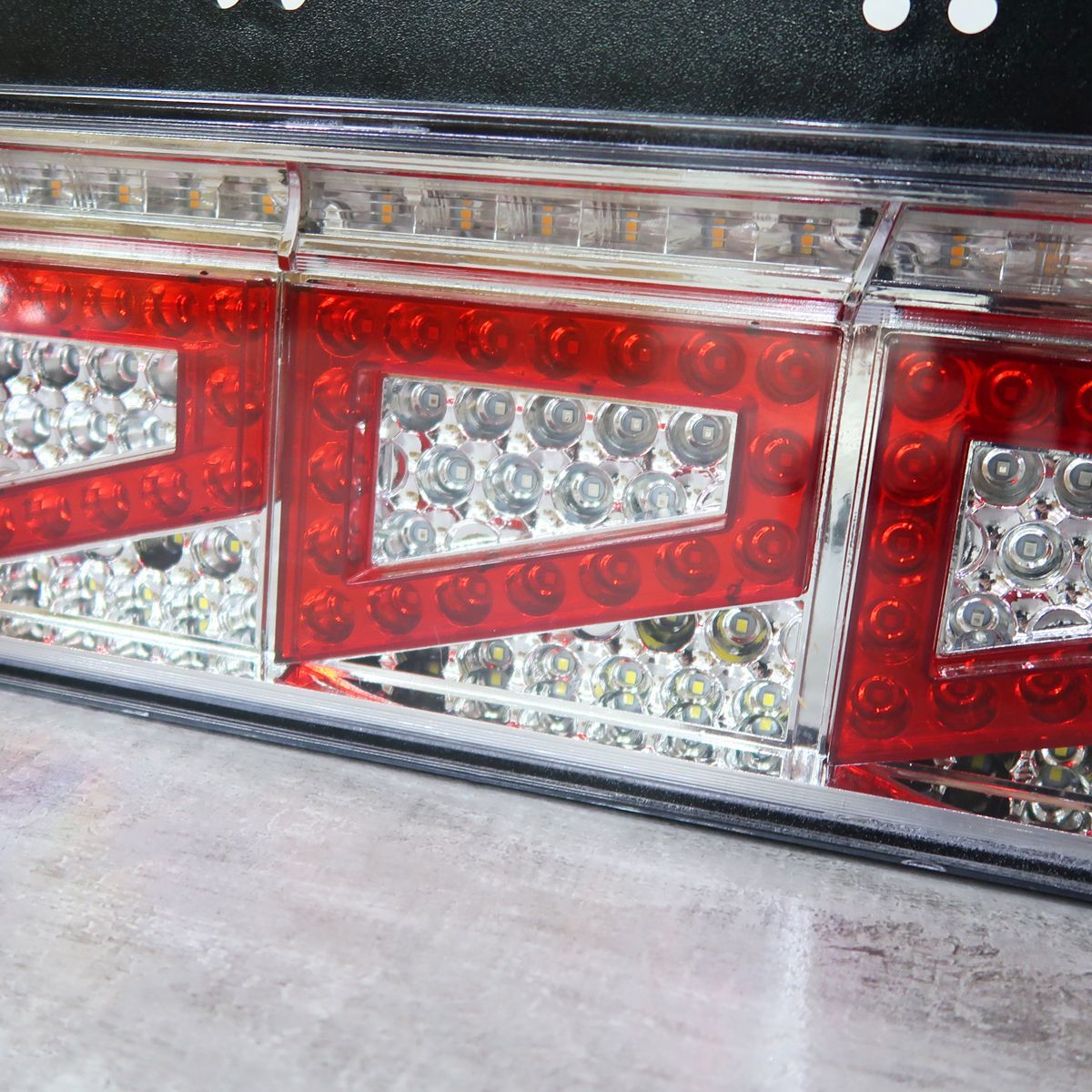 3連 トラックテールランプ フルLED LEDテールランプ 流れるウィンカー  