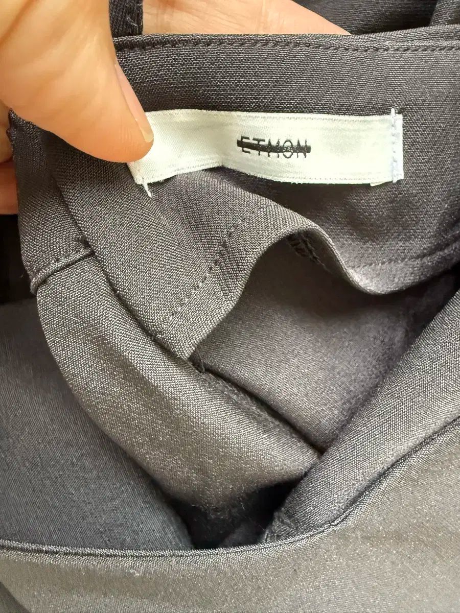 SAINT LAURENT ヒョウ柄 イヤホンケース サンローラン iphone17 ケース