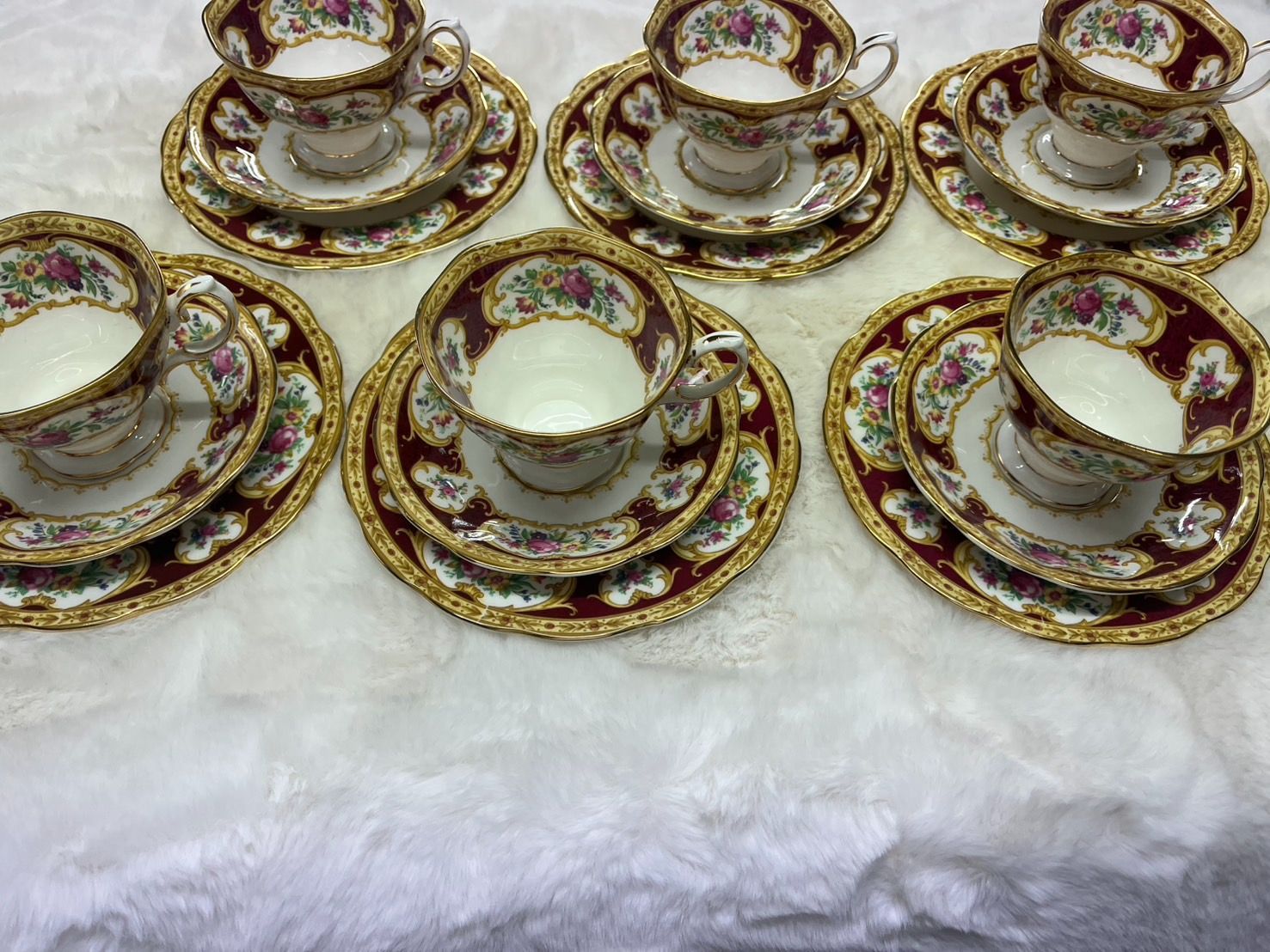 英国製　ロイヤルアルバート　レディハミルトンのトリオ　2セット 英国製 ロイヤルアルバート レディハミルトンのトリオ 2セット