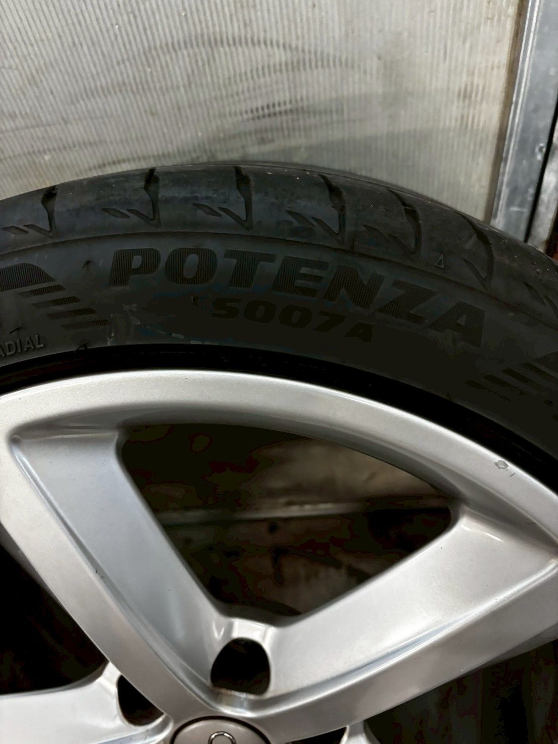 8JCESFノーマルタイヤ