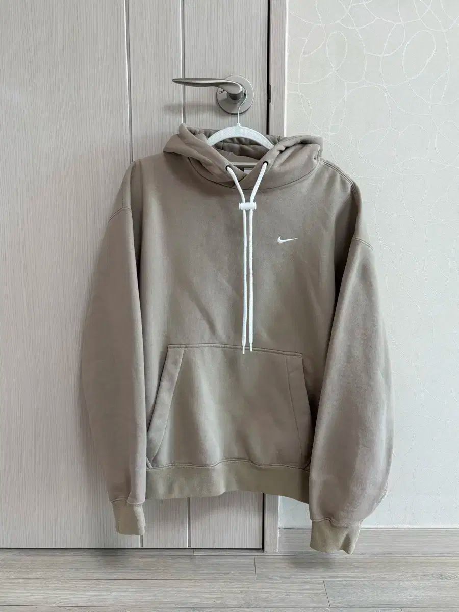 Nike(ナイキ） nrg フード付きTシャツ カーキ