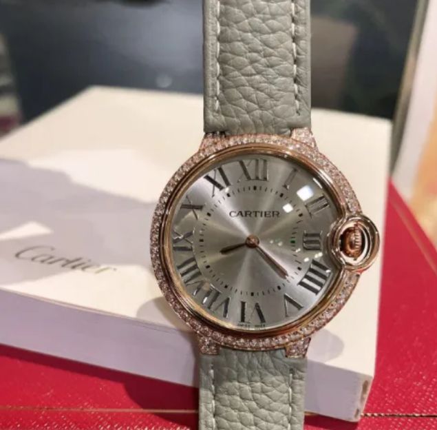 Ballon Bleu de Cartierカルティエブルーバルーン腕時計ラグジュアリー  