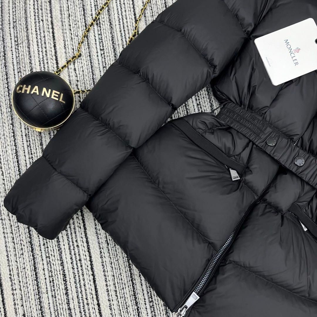 MONCLERモンクレール 黒 ダウンジャケット フード付き ウエスト