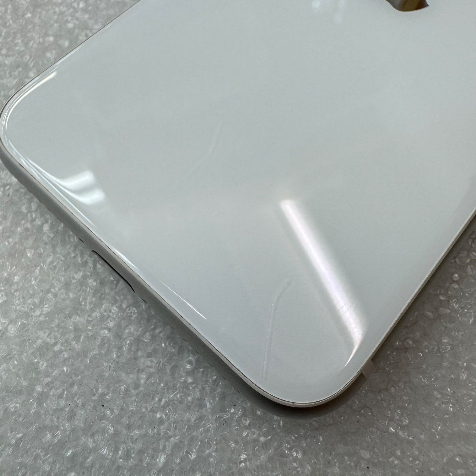 iPhone SE2 64GB ホワイト 液晶傷あり SIMロックあり - メルカリ