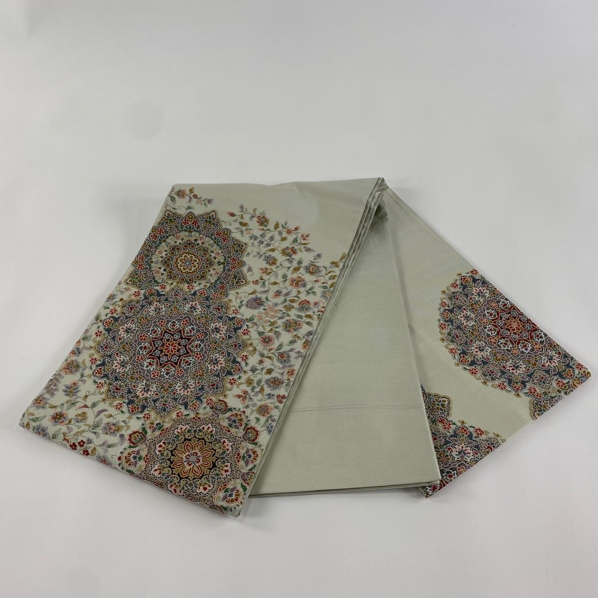 袋帯 美品 逸品 華文 草花 相良刺繍 金糸 銀色 お太鼓柄 正絹 【中古 
