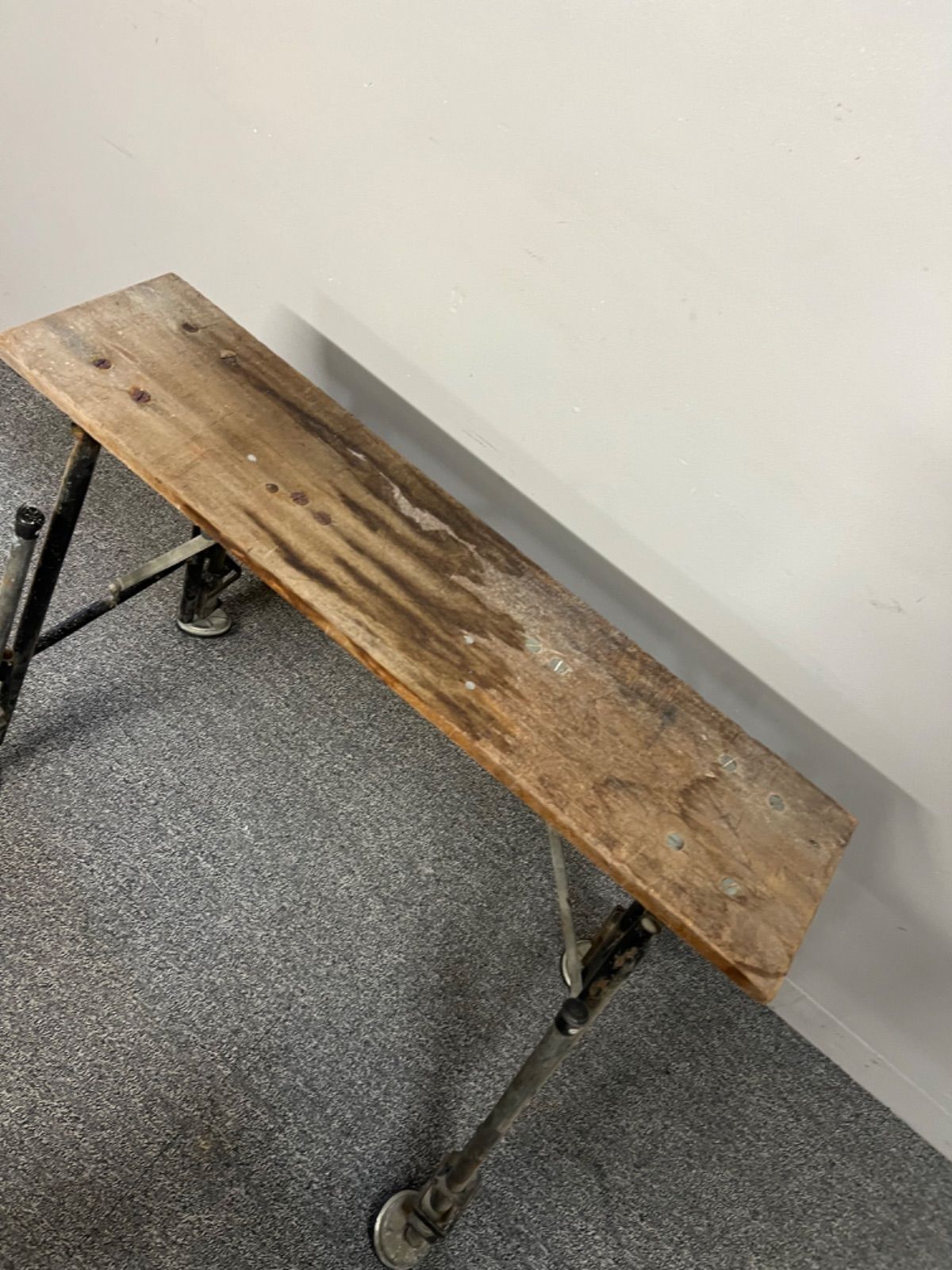 古道具　錆た古い脚立　ビンテージ　古びた鉄製　作業足場　昭和レトロ　オブジェ 古道具 錆た古い脚立 ビンテージ 古びた鉄製 作業足場 昭和レトロ オブジェ