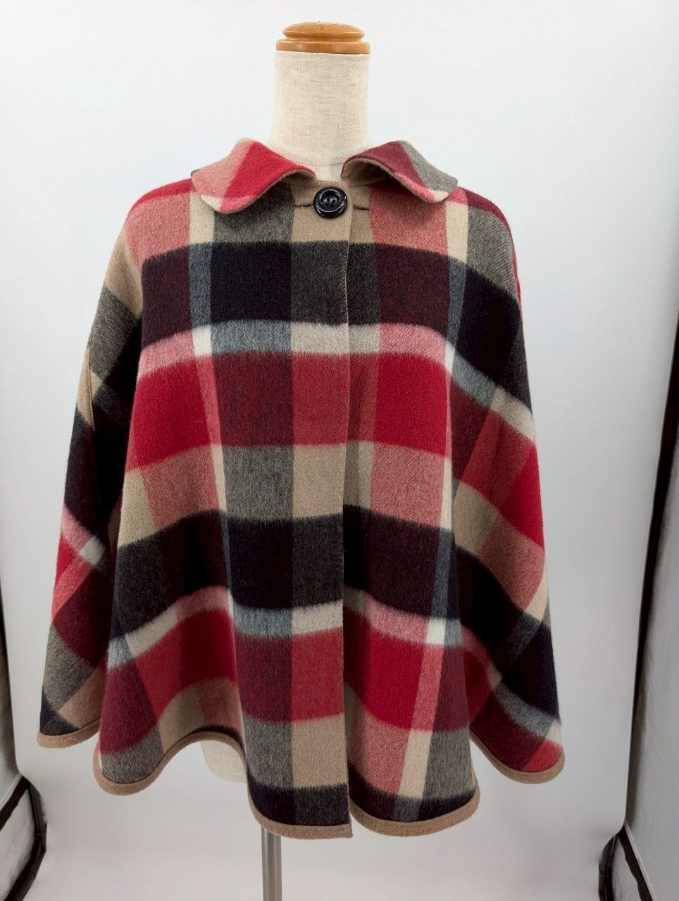 【美品】BLUE LABEL CRESTBRIDGE リバーシブルポンチョ 赤 美品】BLUE LABEL CRESTBRIDGE リバーシブルポンチョ 赤 BLUE LABEL