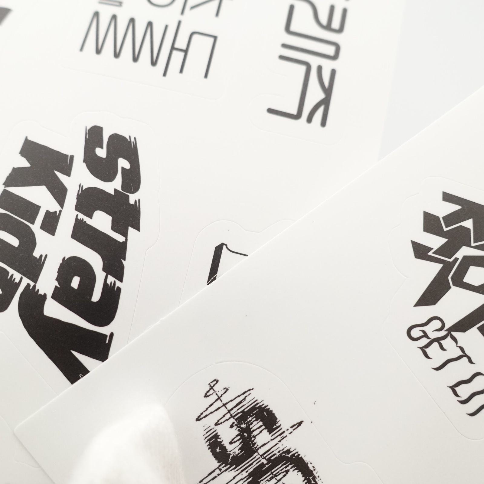 Stray Kids ステッカー Amazon.com - Stray Kids Sticker - Graphic for Auto, Wall