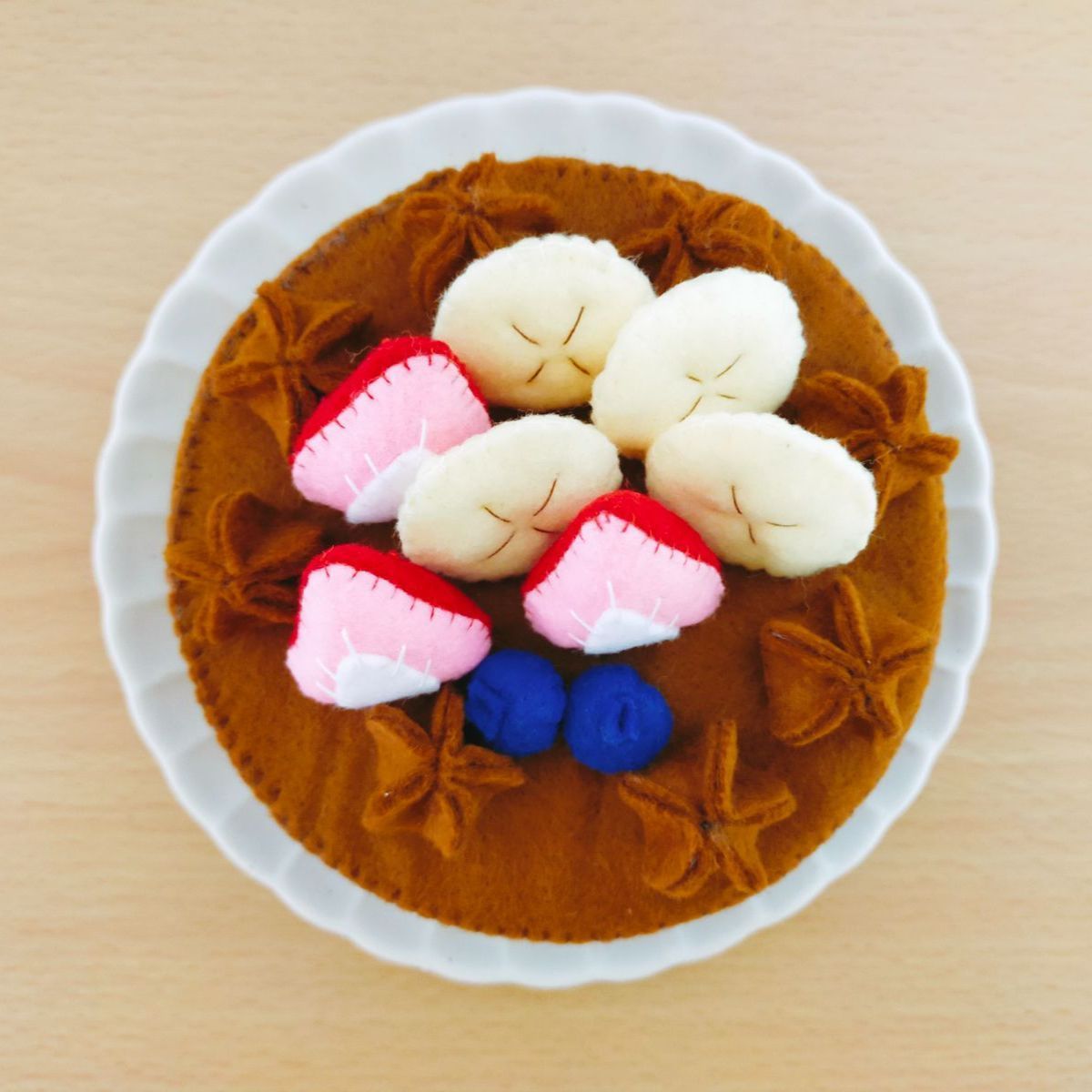 メルカリshops フェルトままごと ワンホールチョコバナナケーキ デコレーションセット