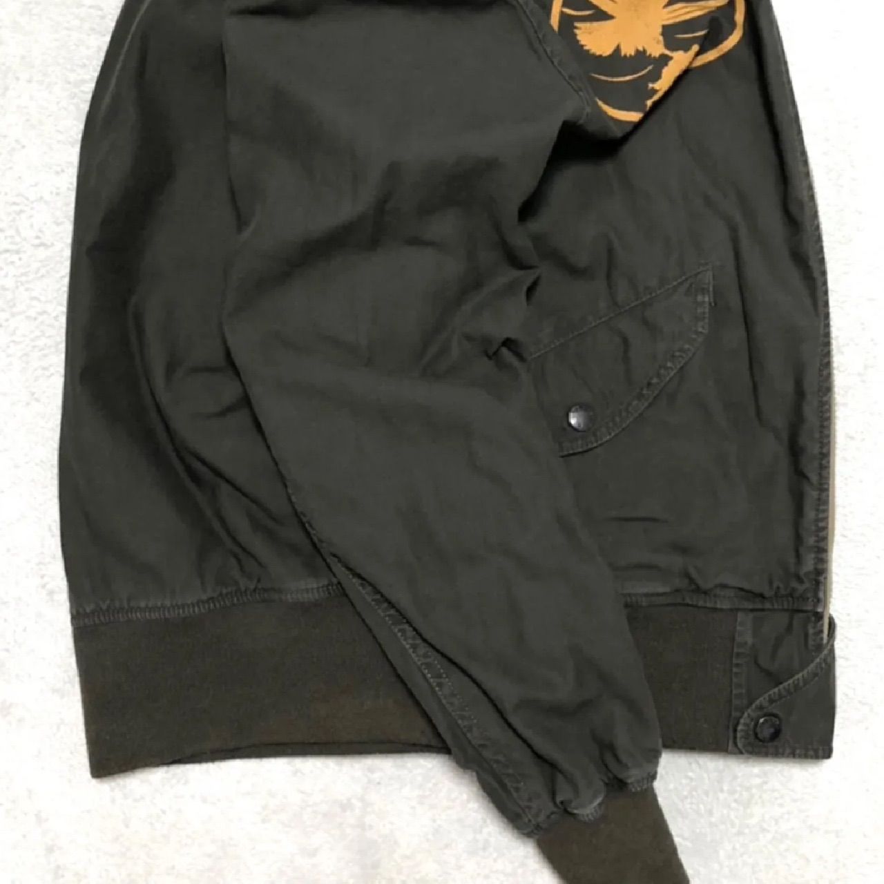 【完売品】 AVIREX L-2B コットンフライジャケット ユーズド加工 L AVIREX フライトジャケット L-2B ユーズド加工 ロゴ刺繍 プリント M