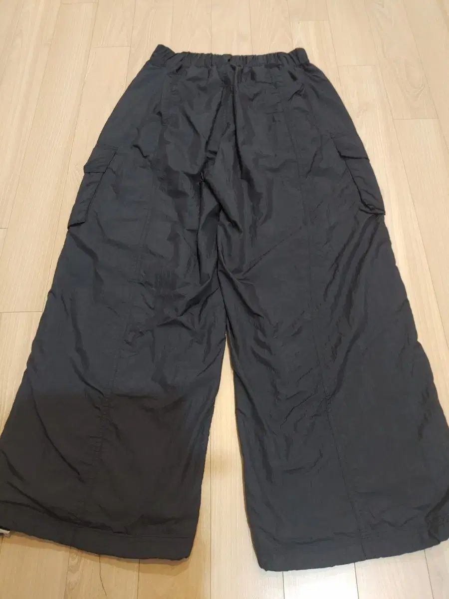 スリータイムズ ナイロン ブラック ワイド カーゴ パンツ 裏地 DECORATOM_COM_BR