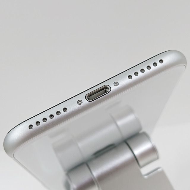 iPhoneSE 第2世代 64GB ドコモ ホワイト 送料無料 本体 c11652 【訳