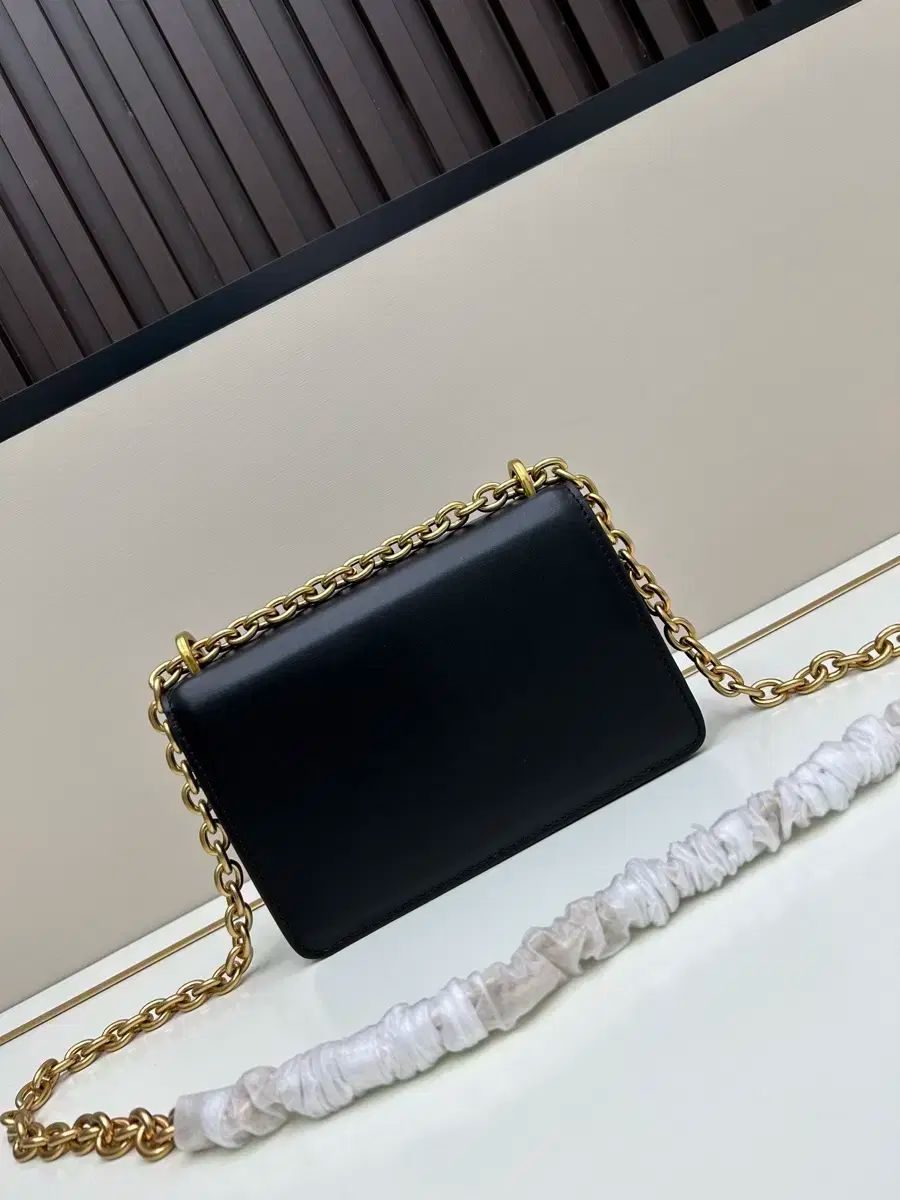 Valentino ヴァレンティノ