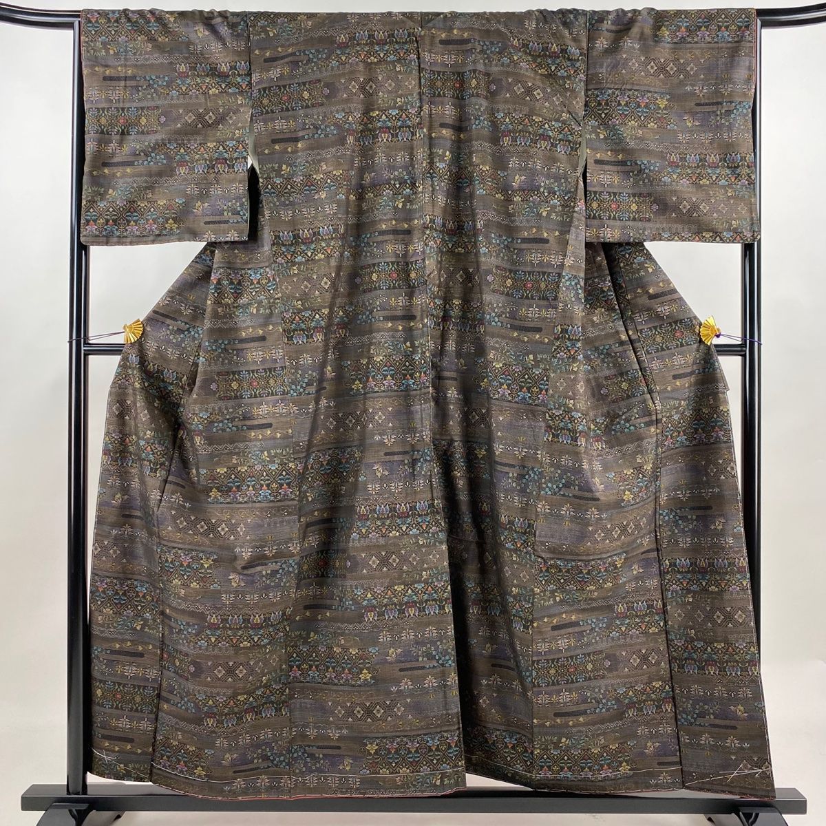 大島紬 身丈156.5cm 裄丈65.5cm M 袷 純泥染 証紙 草花 霞 焦茶色 正絹 名品