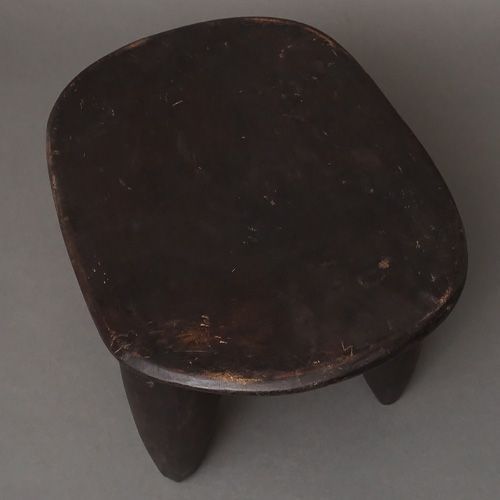 セヌフォスツール