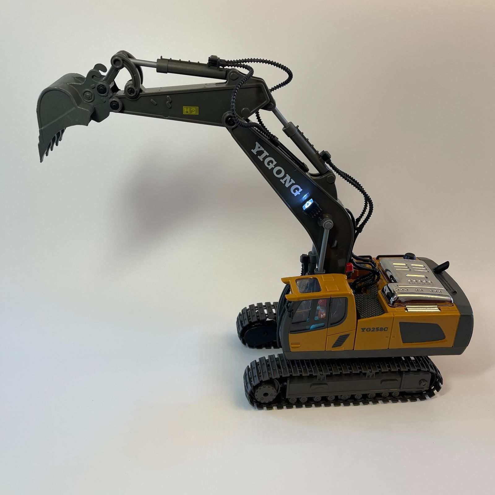 リアル操作体験!合金製 11CH RCショベルカー 掘削機 リアル操作体験!合金製 11CH RCショベルカー 掘削機 - メルカリ