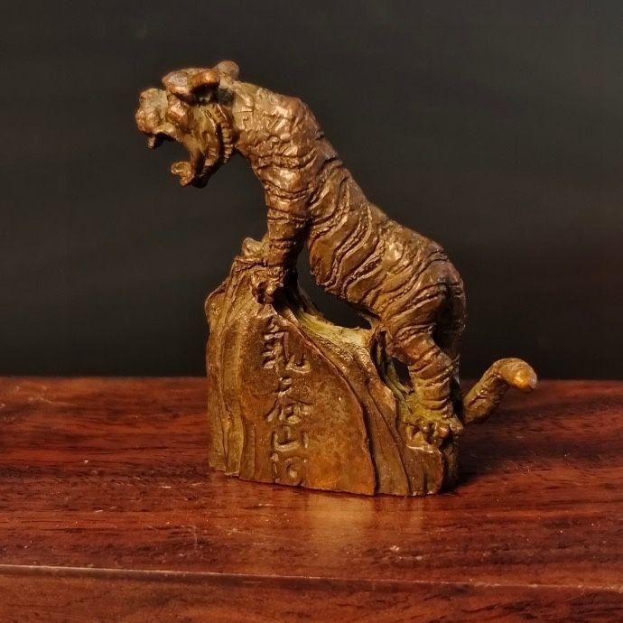 銅細工 置物 臥虎 虎 書道具 文房具 装飾品 工芸品 美術品 置物 銅細工 置物 臥虎 虎 書道具 文房具 装飾品 工芸品 美術品 置物