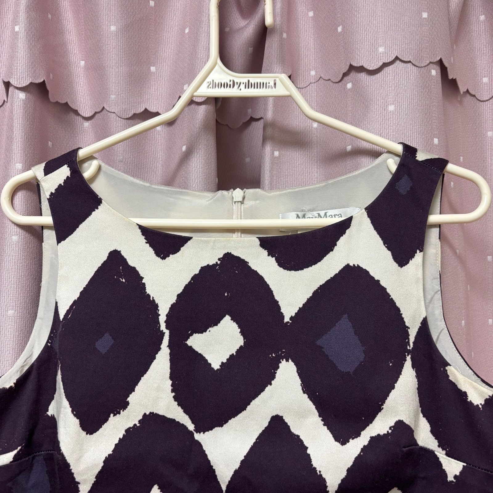 MaxMara マックスマーラ ノンスリーブトップス 幾何学模様 白 黒Mより 送料込み