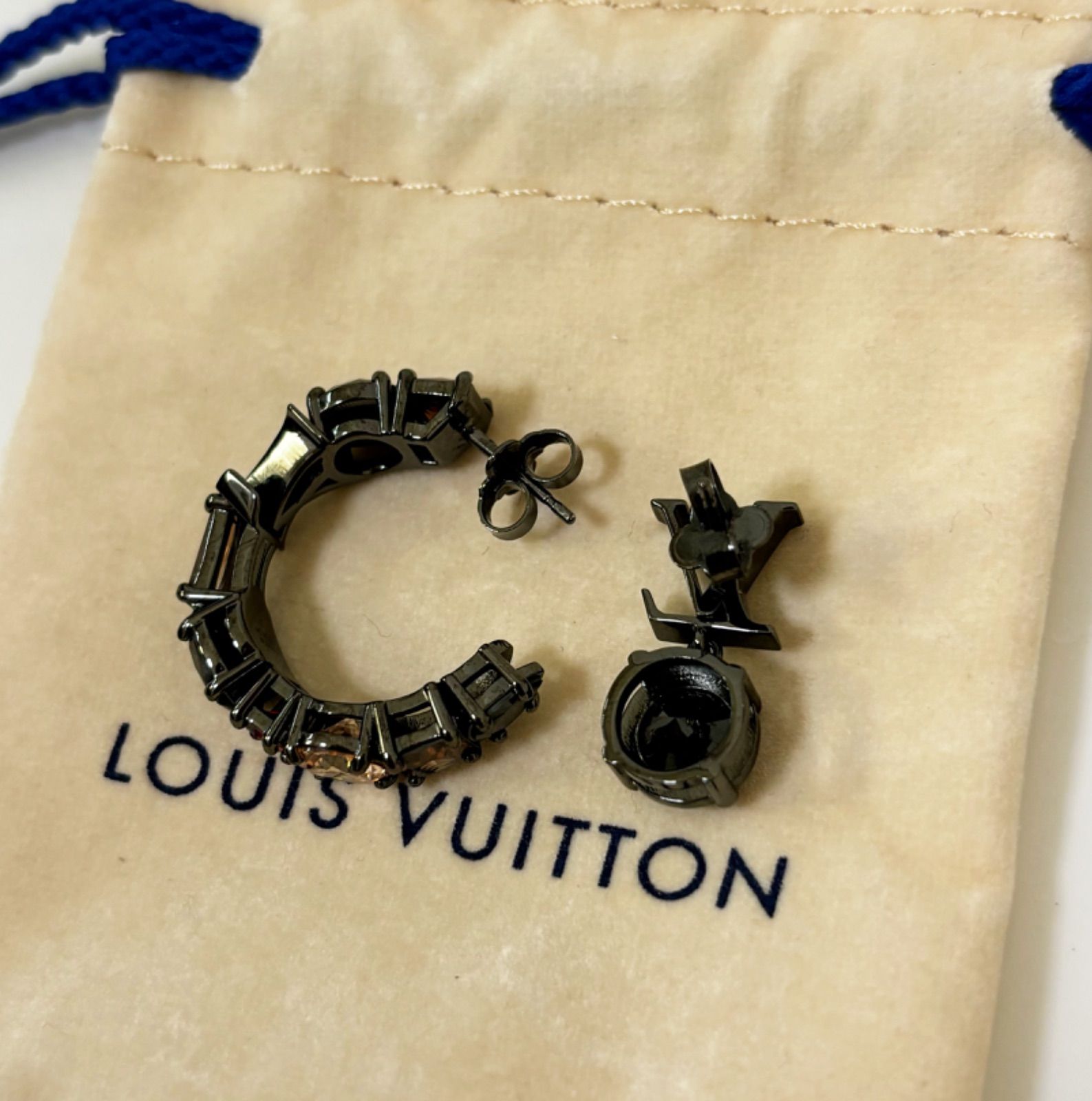 LOUISVUITTON ルイヴィトン ピアス ブラック ストーン ロゴ