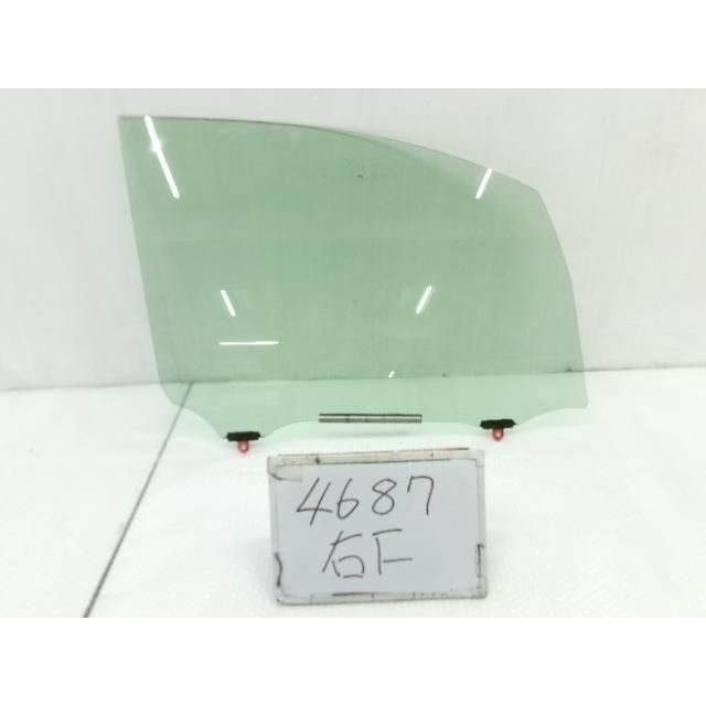 26年 ヴォクシー DBA-ZRR80W 純正 右Fドアガラス M305 グリーン 68101