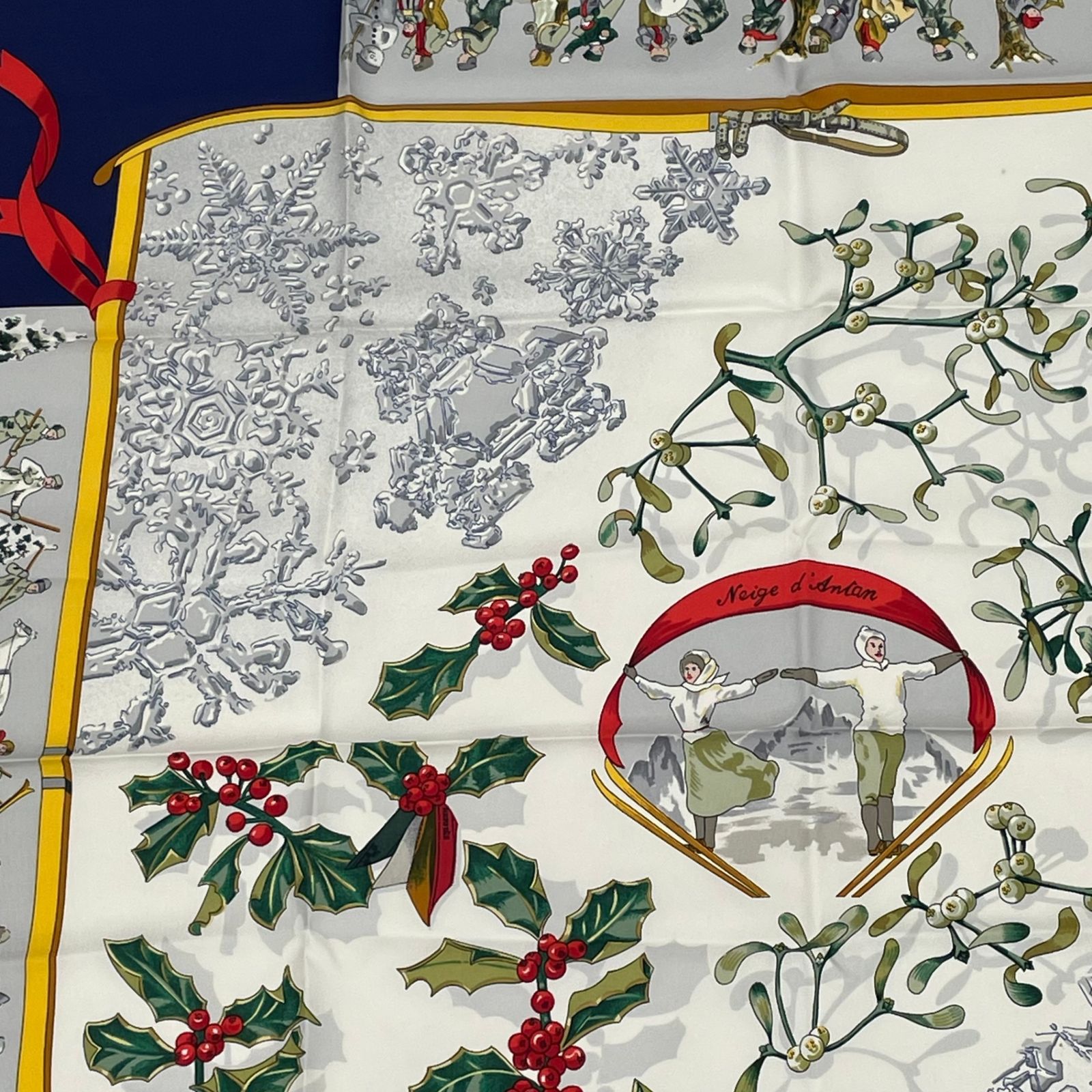 美品 HERMES エルメス カレ90 Neige d'Antan 去年の雪 ネイビー シルク