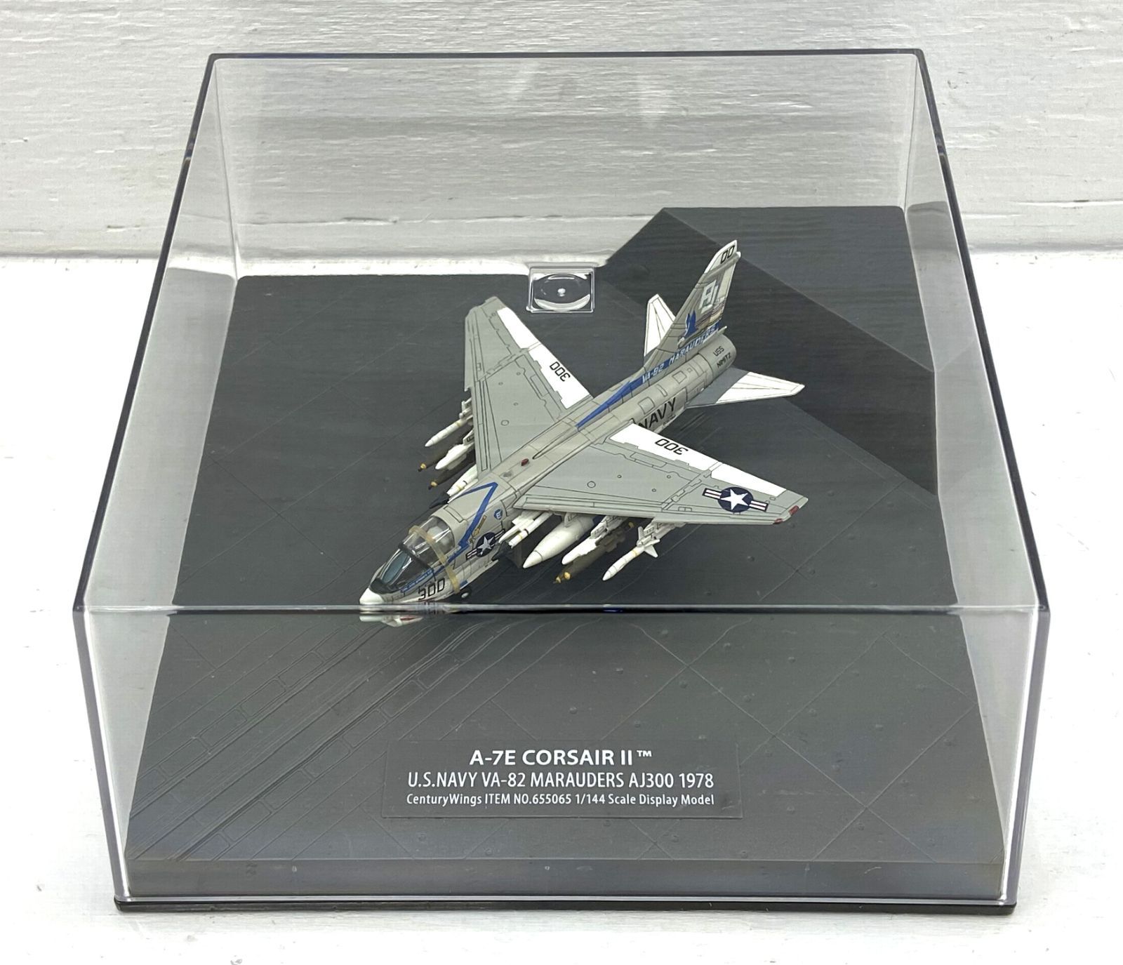 盛岡45-0003】センチュリーウィングス/A-1E コルセアⅡ 1/144