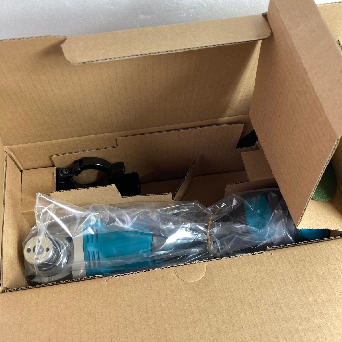 ＊＊MAKITA マキタ 100mm 18V 充電式ディスクグラインダ 本体のみ バッテリ 充電器別売り GA412DZ ブルー