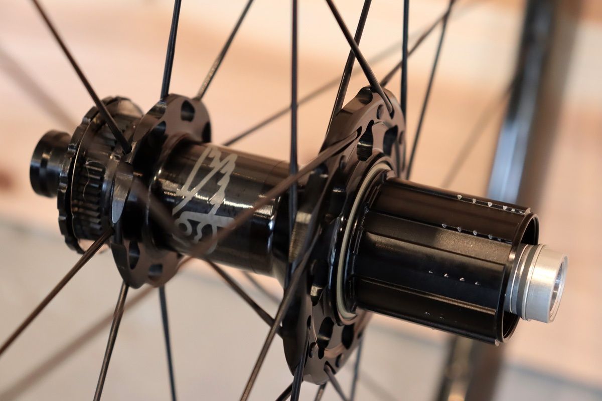 カンパニョーロ CAMPAGNOLO シャマル SHAMAL CARBON DB シマノ11/12s 