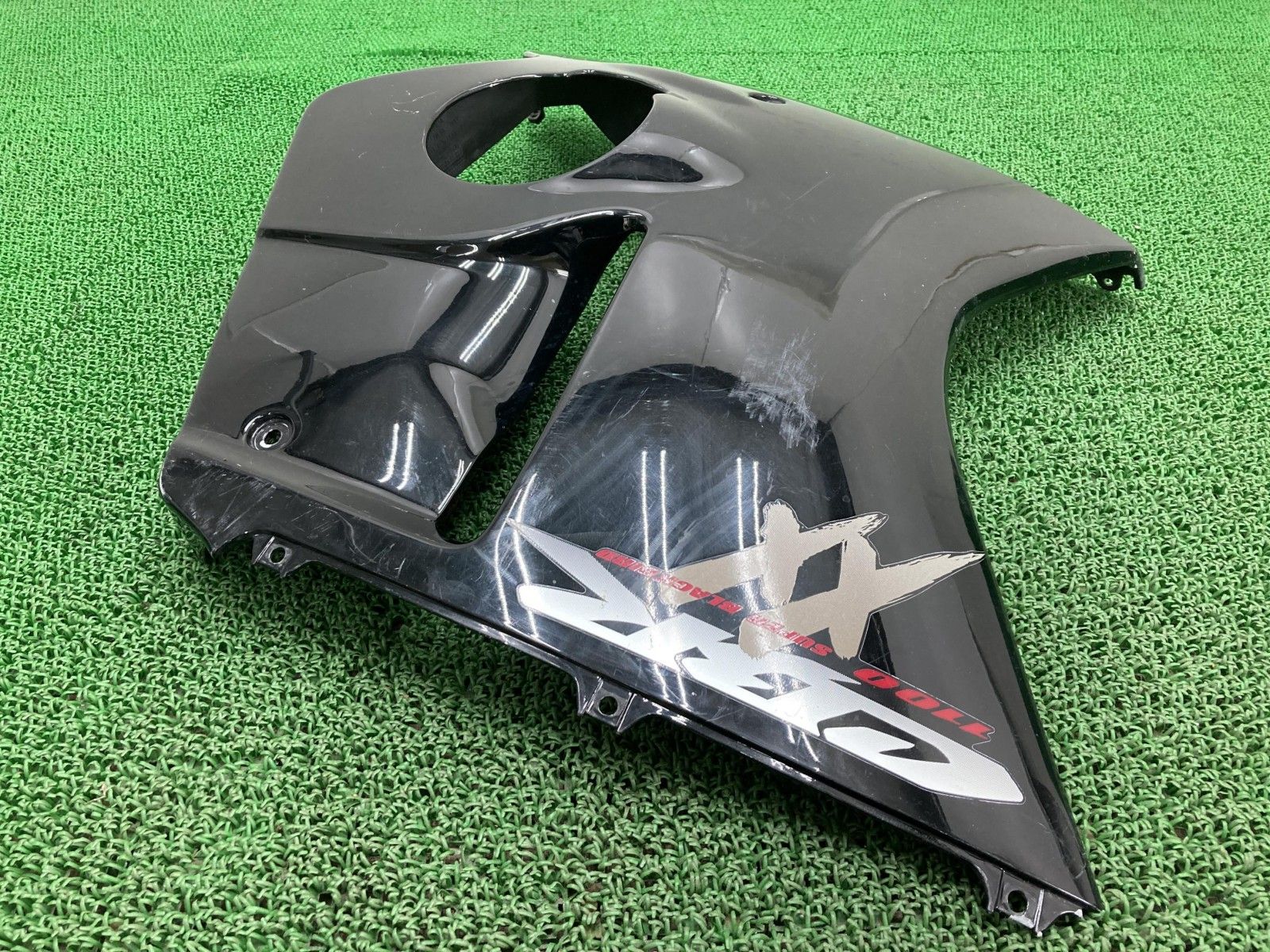 CBR1100XX サイドカウル 左 黒 MAT ホンダ 純正 バイク 部品 SC35 ペイント素材に 割れ欠け無し 品薄 希少品 車検 Genuine 【中古】 6 CBR1100XX サイドカウル 左 黒 MAT ホンダ 純正 中古 バイク 部品 SC35