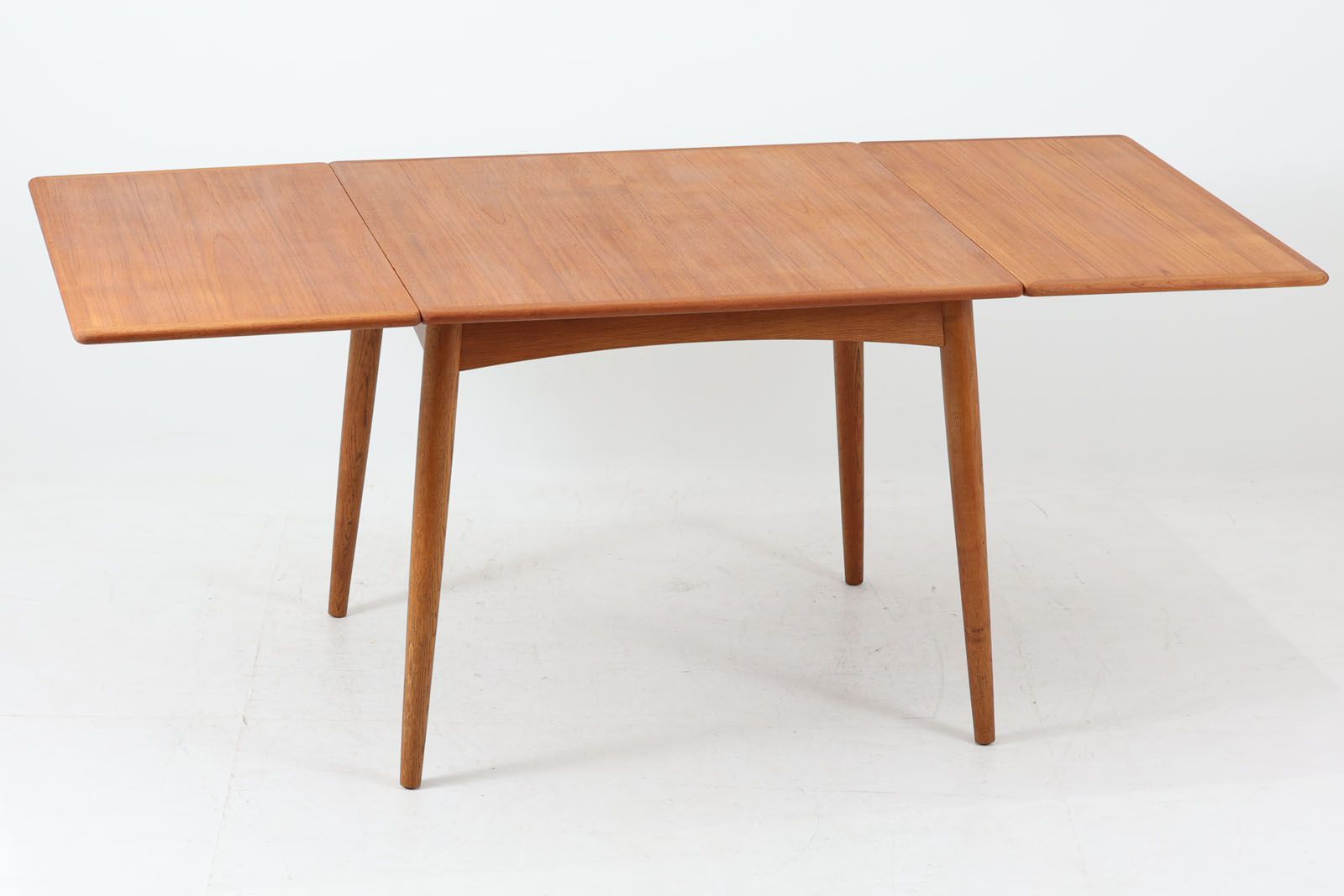 Hans J.Wegner(ハンス・J・ウェグナー) AT313 ダイニングテーブル