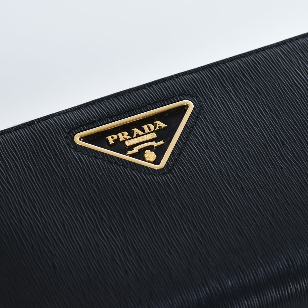 【極美品】プラダ 長財布 ヴィッテロムーヴレザー 三角ロゴ 黒 1ML506 PRADA プラダ 長財布 1ML506 QWA F0002 サフィアーノ ラウンド