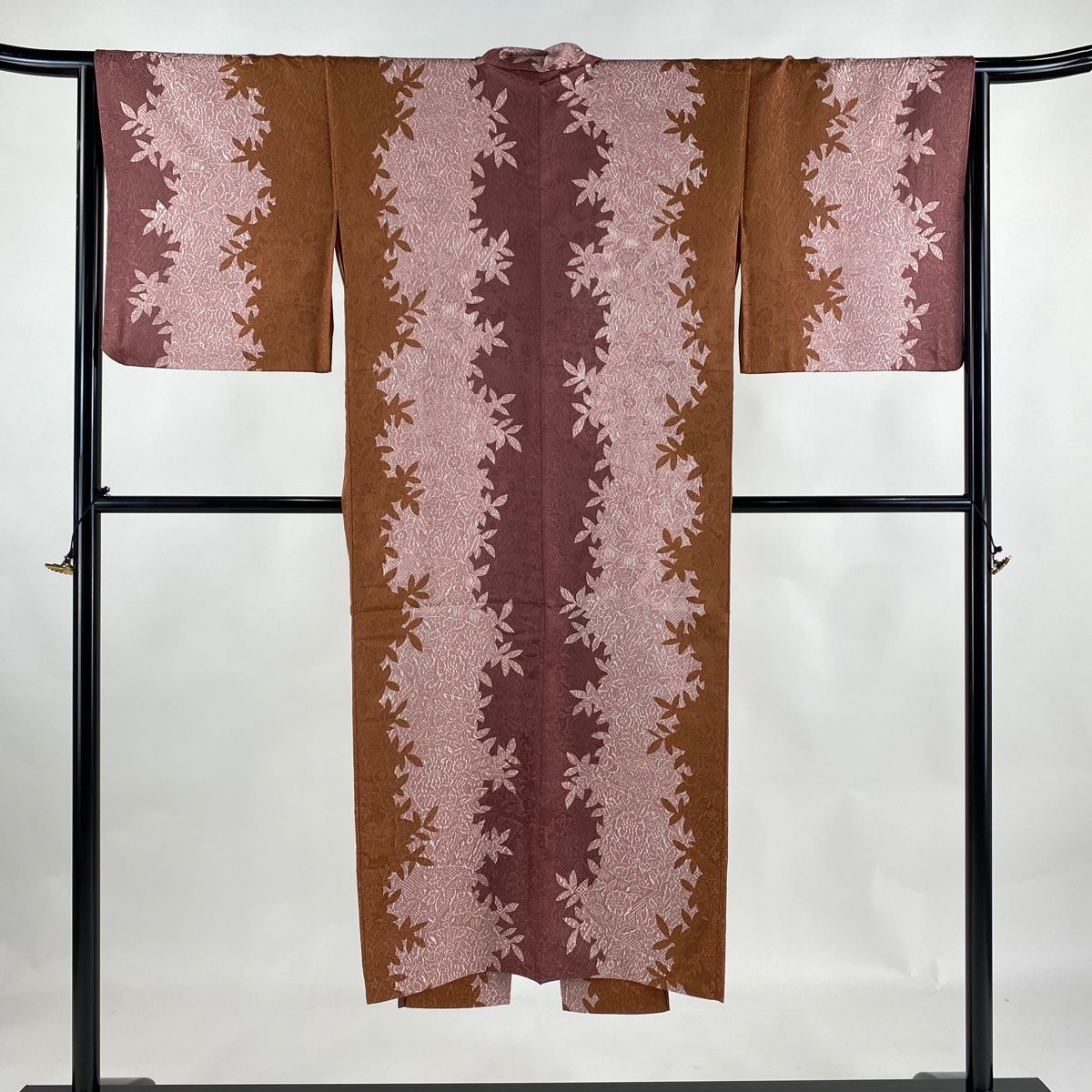 道中着 身丈135cm 裄丈65cm M 和装コート 草花 シルエット 染分け ピンク 正絹