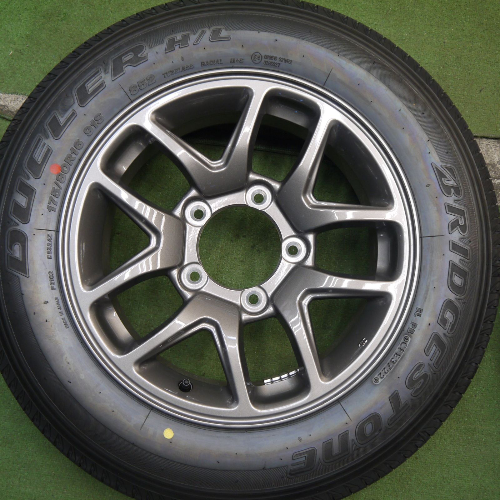新車外し！22年☆スズキ JB64 ジムニー 純正 175/80R16 ブリヂストン 