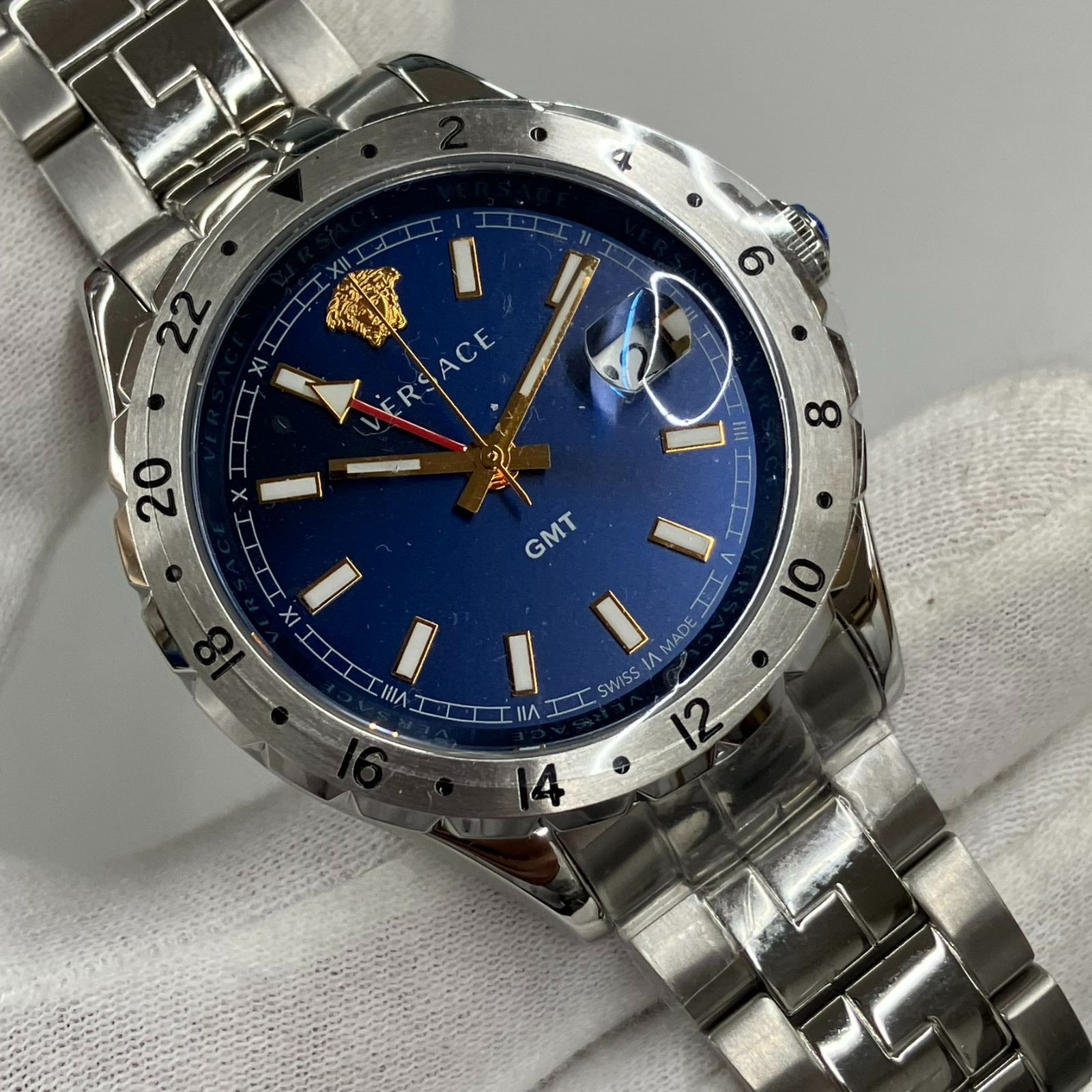 VERSACE GMT クォーツ 腕時計 ケース付き ve1100119 ヘレニウム
