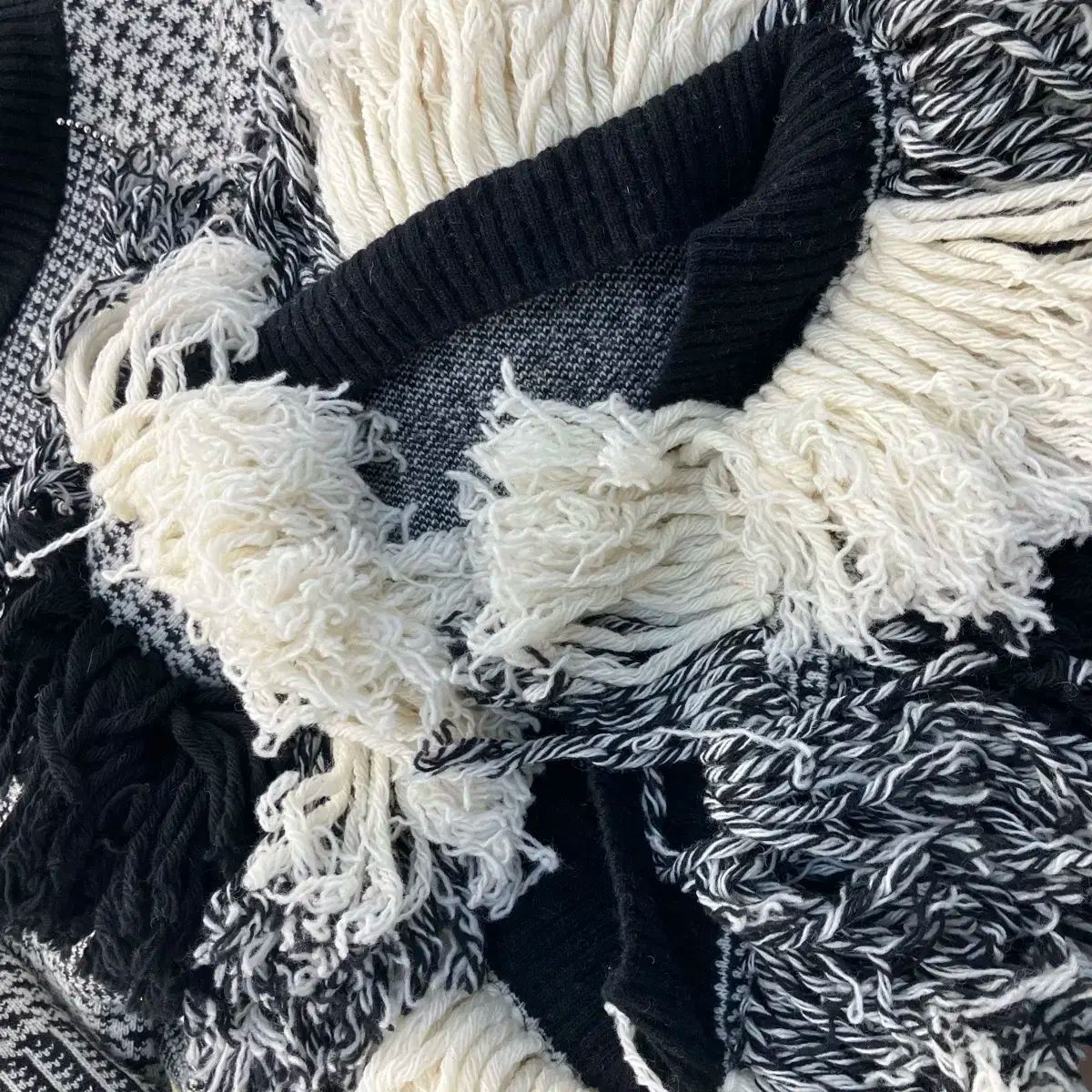 sacai サカイ　フリンジ付きパターン編みニット SACAI(サカイ) パターン フリンジ ニット - メルカリ