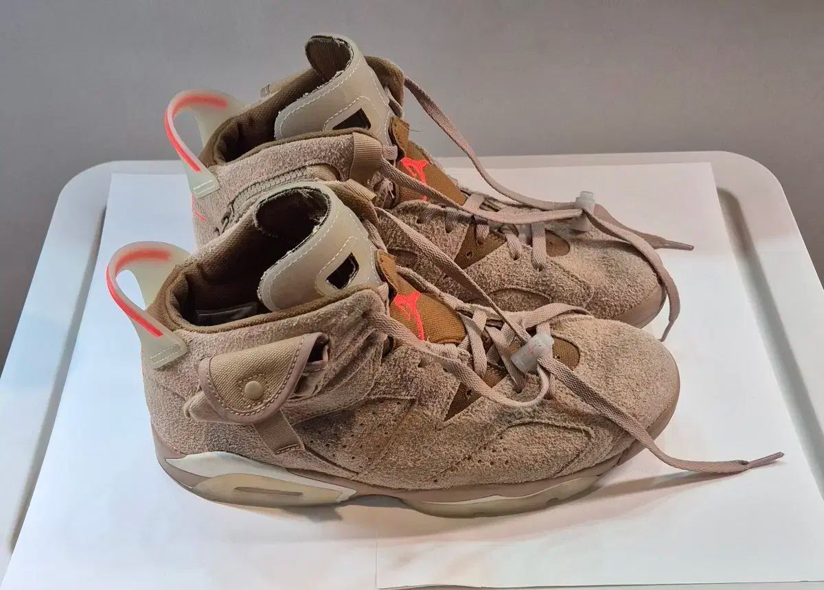 ジョーダン6 X トラヴィス スコット レトロ SP ブリティッシュ カーキ