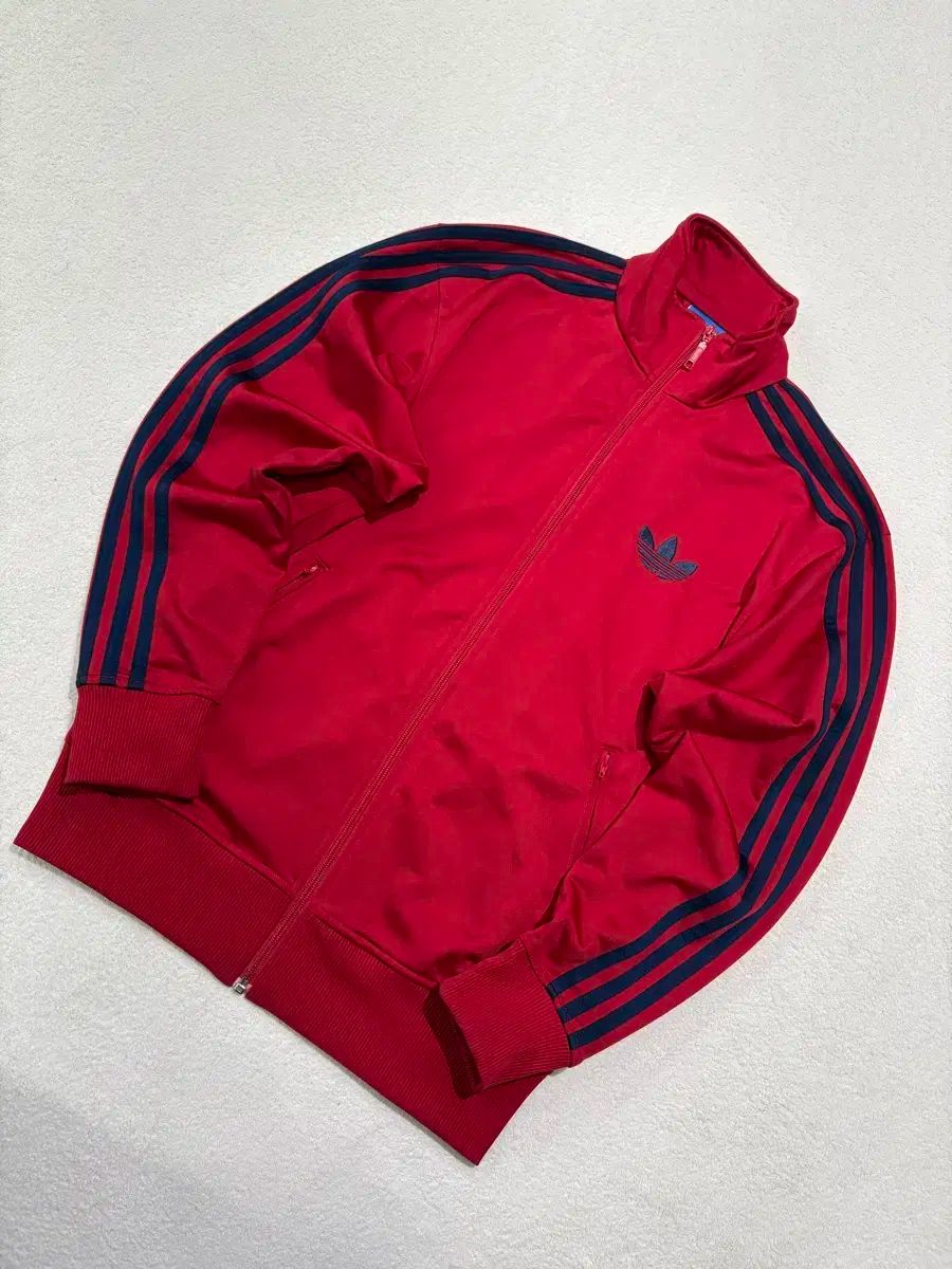 【雷市場（ポンジャン）商品韓国直送】 adidas(アディダス) ファイヤーバード ディープレッド ネイビー レッド バーガンディー 赤 男性の歯 ジャージ 95