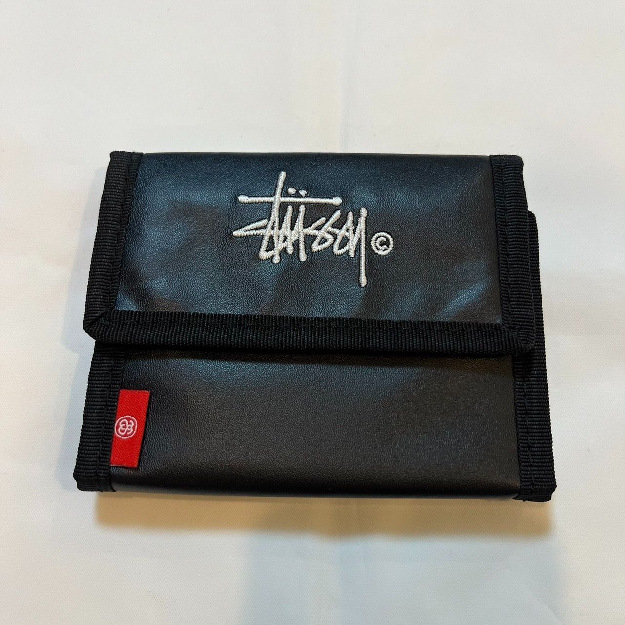 STUSSY 三つ折り財布 ブラック ロゴ - メルカリ