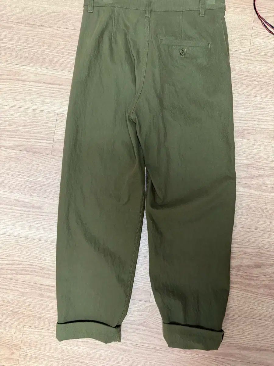 Cos パッティング カーキ パンツ DECORATOM_COM_BR