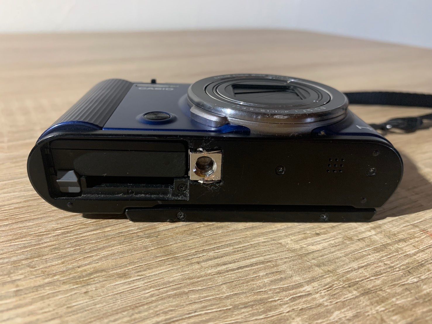 公*o様 CASIO exilim zr1600 ジャンク品 5822 Casio EXILIM EX-ZR1600 ブルー デジカメ ジャンク品 - メルカリ