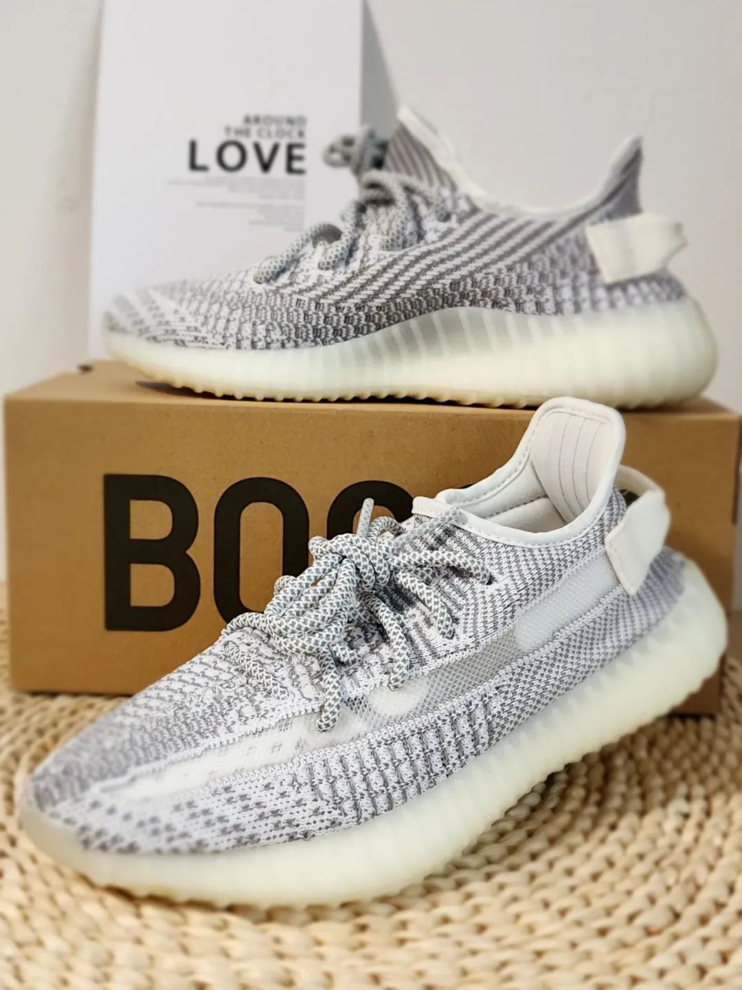 【大幅値下げ開催中❤️】アディダスオリジナルYeezy Boost 350 V2 