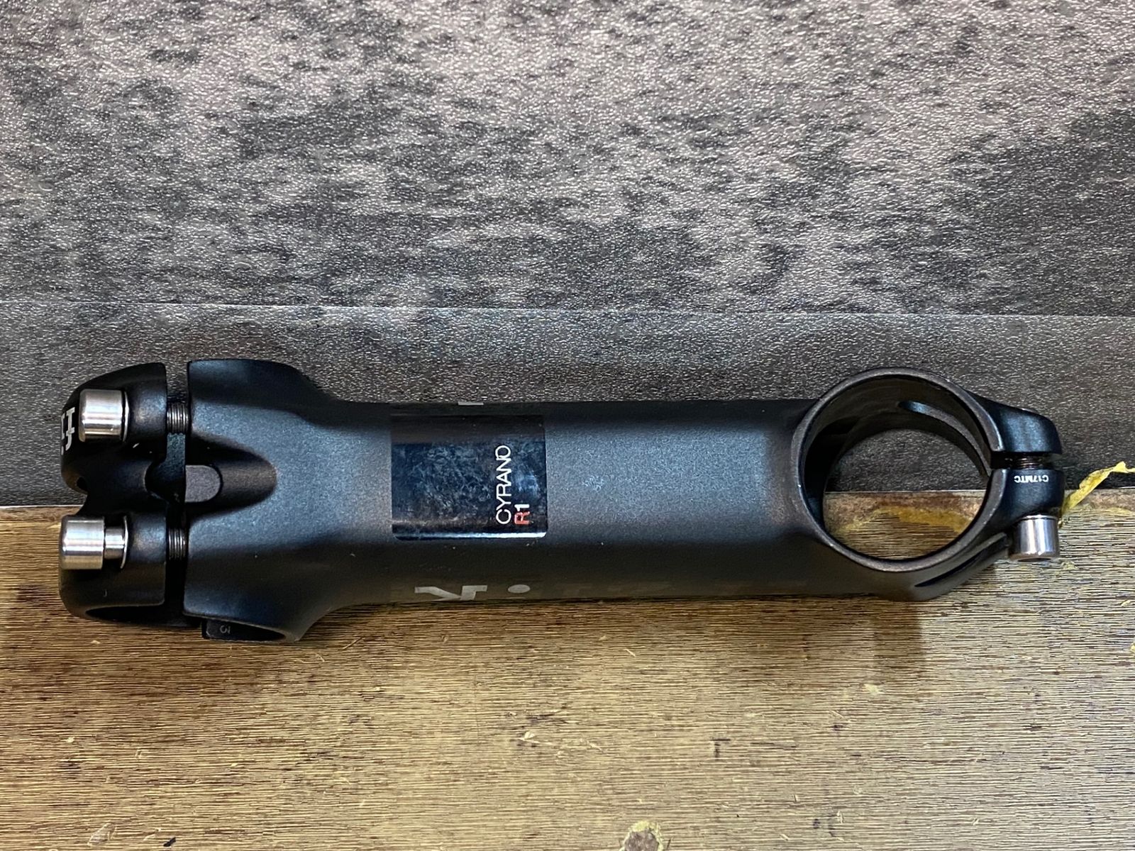 fizik シラノR1 ステム 100ｍｍ 20° フィジーク CYRANO R1ステム 110mm 20° FIZIK CYRANO フィジーク シラノ R1ステム 100㎜ 20°