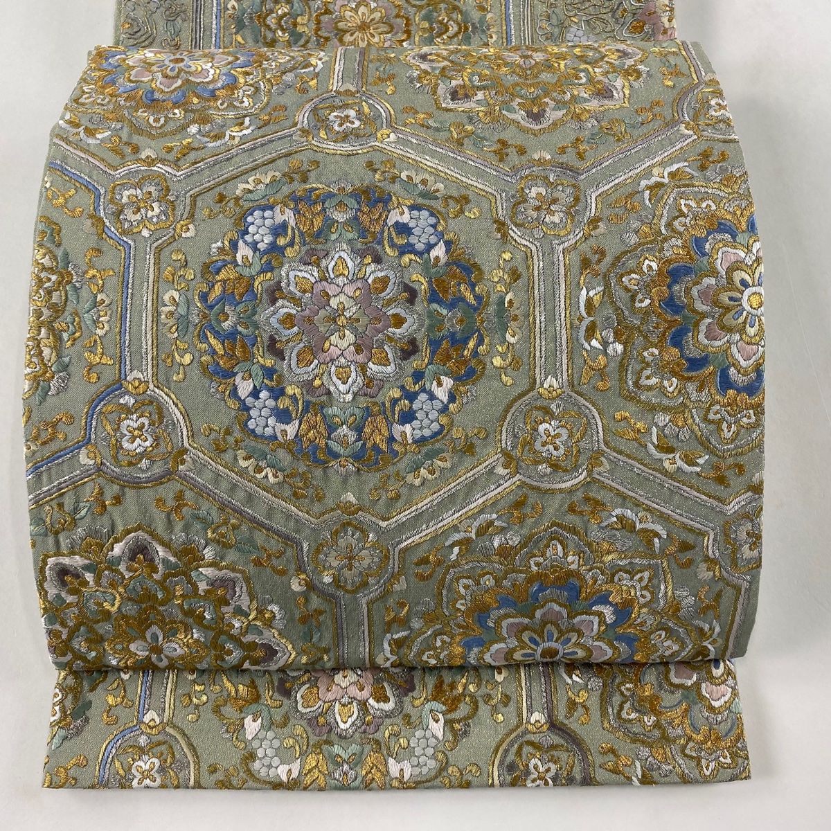 袋帯 華文 草花 刺繍 金銀糸 灰緑 六通 正絹